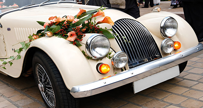گل آرایی خاص برای ماشین عروس